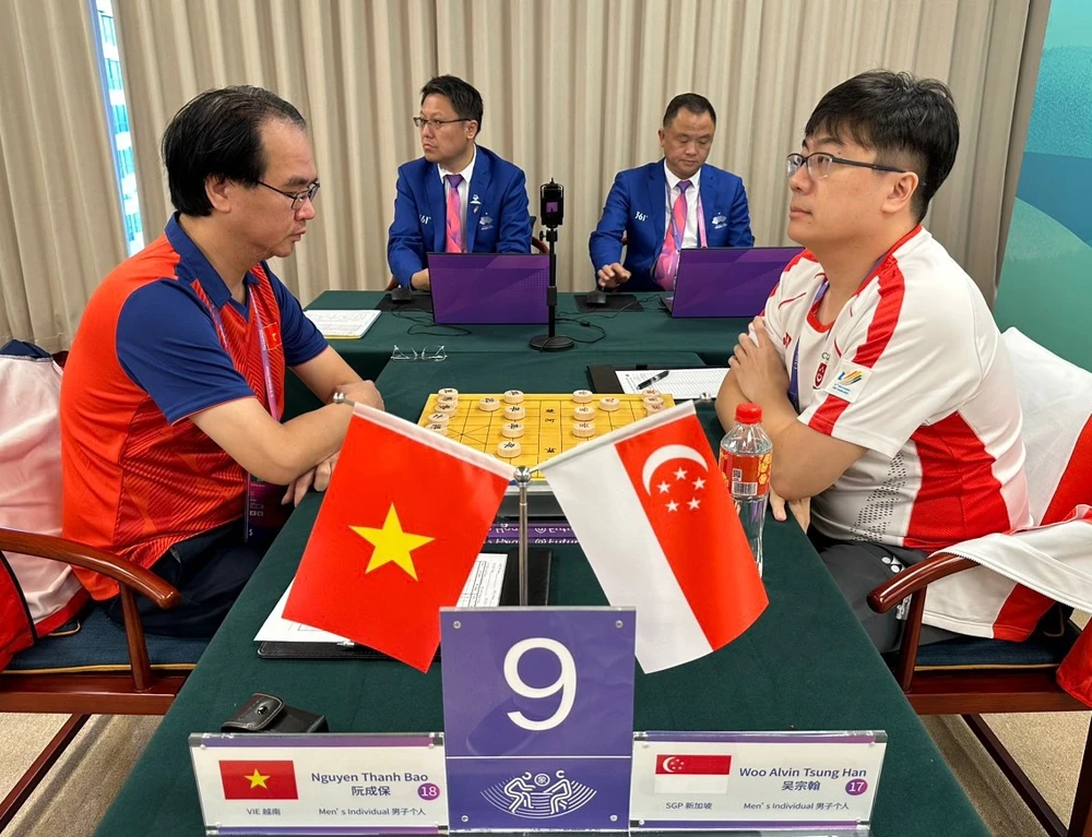 Kì thủ Nguyễn Thành Bảo có trận thắng đầu tiên của nội dung cá nhân nam tại môn cờ tướng. Ảnh: MINH MINH