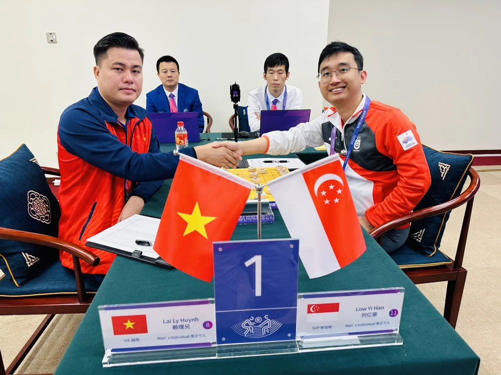 Lại Lý Huynh (trái) vẫn đảm bảo được thứ hạng sau trận 4 của nội dung. Ảnh: MINH MINH