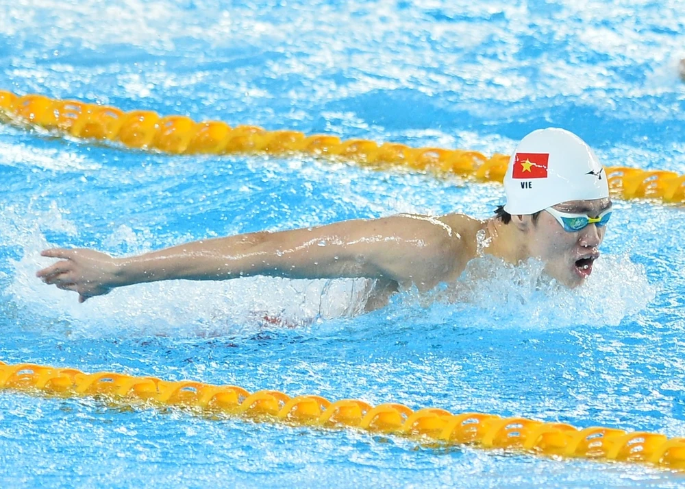 Trần Hưng Nguyên có được tấm HCV quan trọng ngày cuối giúp đội bơi Quân đội vượt lên dẫn đầu ở giải vô địch quốc gia. Ảnh: D.P