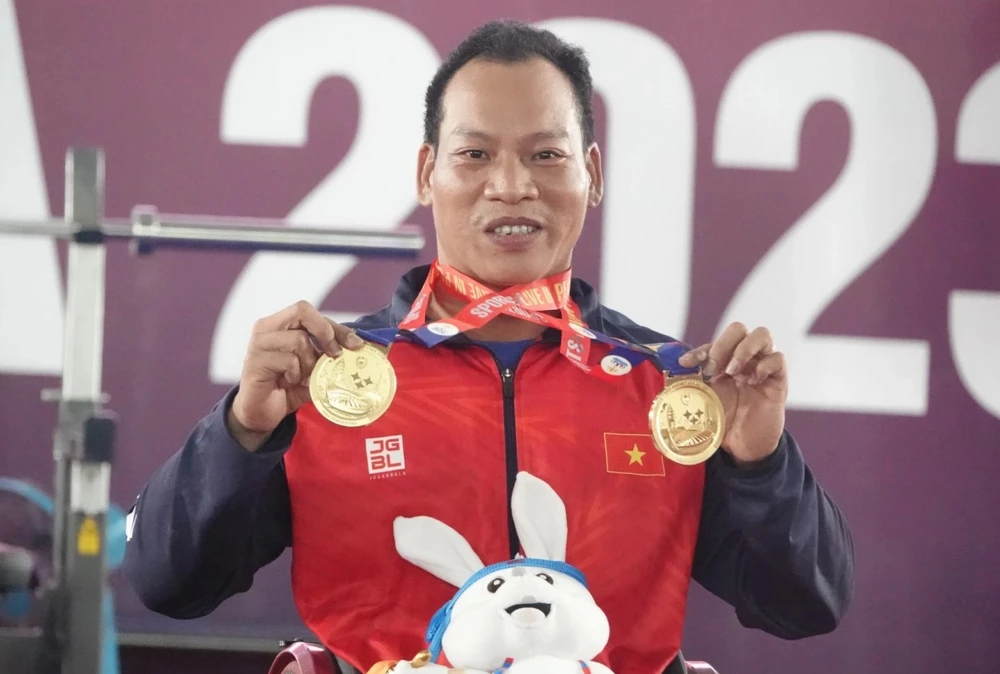 Lực sĩ thể thao người khuyết tật môn cử tạ Lê Văn Công được kì vọng sẽ giành thành tích tốt tại Hàng Châu (Trung Quốc) lần này. Ảnh: CỤCTDTT