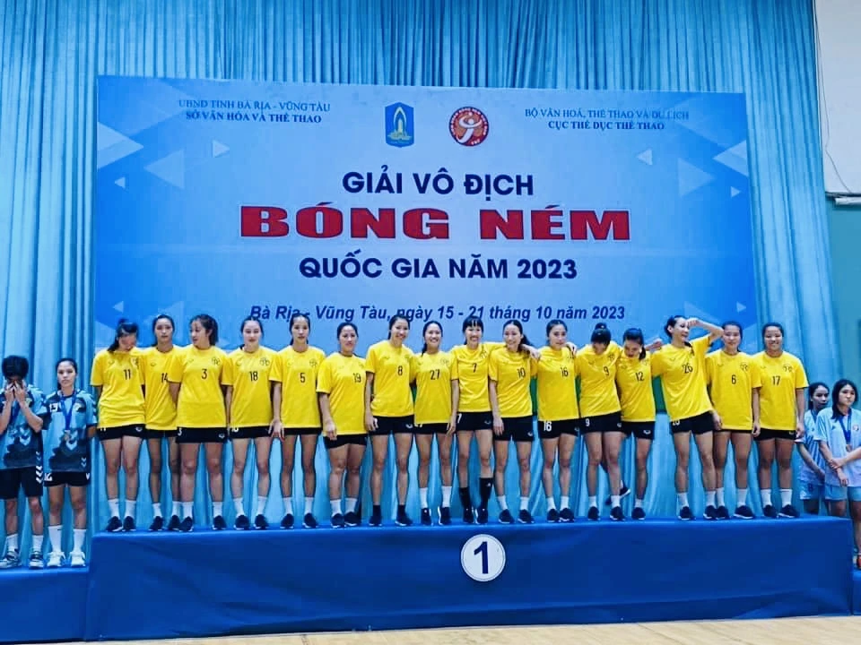 Đội bóng ném nữ Hà Nội vô địch quốc gia năm nay. Ảnh: VHF