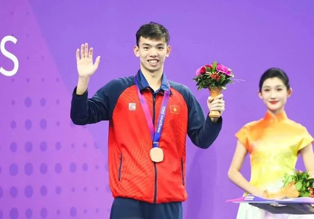 Huy Hoàng giành HCĐ nội dung 800m tự do tại ASIAD 19 đồng thời đạt chuẩn dự Olympic năm 2024 từ kết quả trên. Ảnh: LƯỢNG LƯỢNG