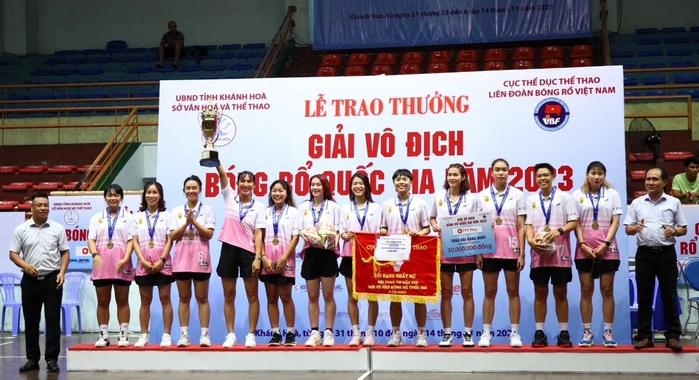 Đội bóng rổ nữ TPHCM vô địch nội dung 5x5 giải vô địch quốc gia 2023. Ảnh: VBF