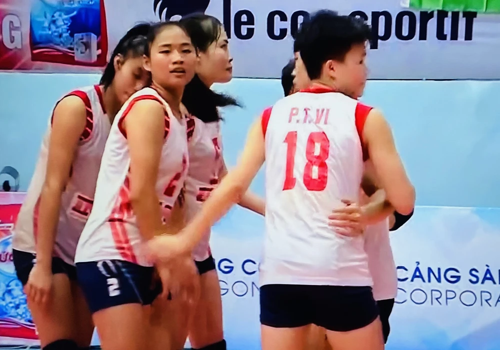 Đội nữ Kinh Bắc Bắc Ninh thua trận nên vẫn đang hồi hội với khả năng trụ hạng của mình. Ảnh: MINH MINH