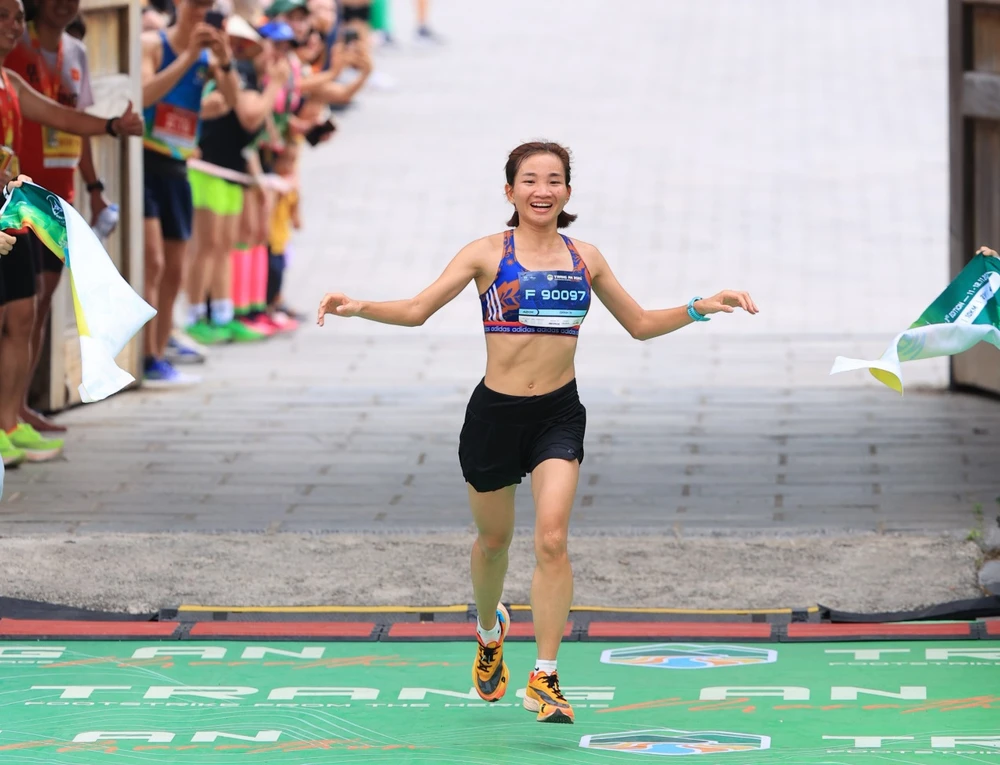Nguyễn Thị Oanh đã vô địch nội dung 42km tại giải chạy ở Ninh Bình. Ảnh: BTC