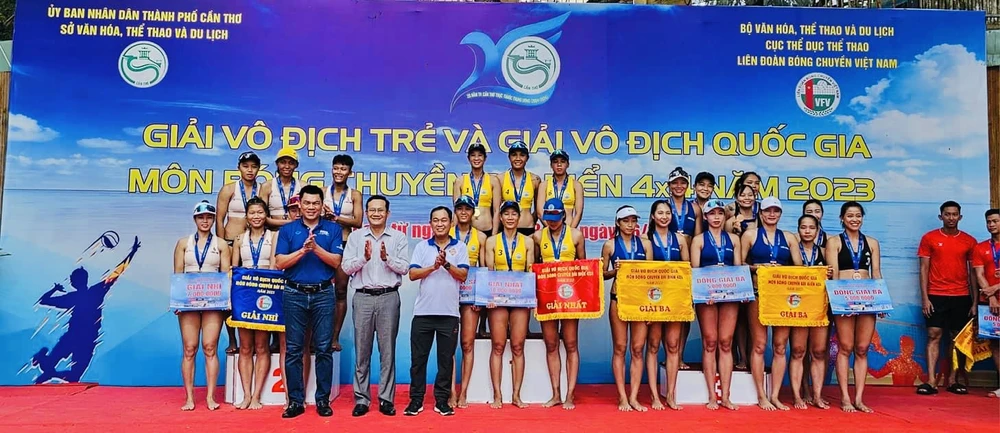 Giải bóng chuyền bãi biển quốc gia 4x4 là giải đấu cuối cùng được tổ chức trong năm 2023 của bóng chuyền Việt Nam. Ảnh: VFV
