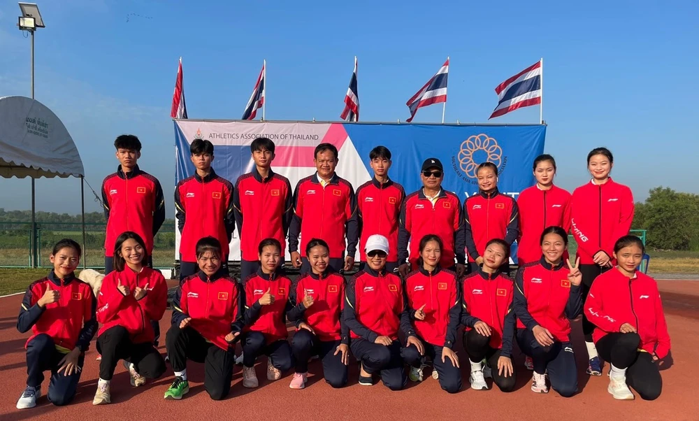 Đội điền kinh trẻ, thiếu niên Việt Nam đang có mặt tại Thái Lan tranh tài. Ảnh: MINH MINH