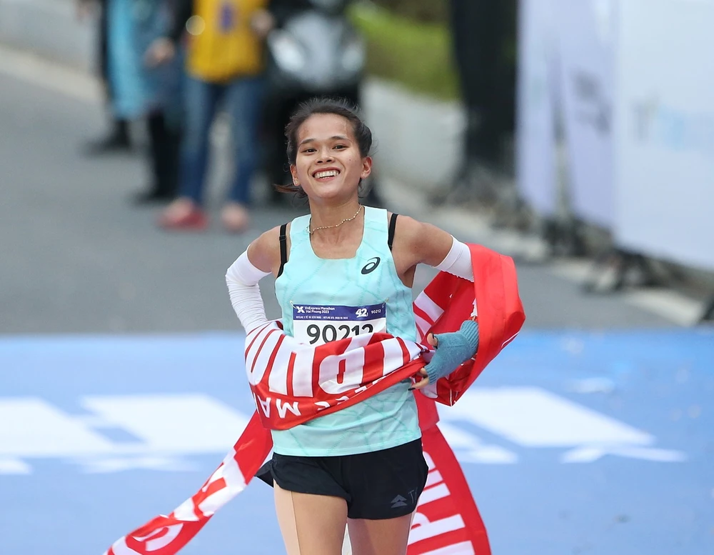 Phạm Thị Hồng Lệ đã về nhất nội dung 42km nữ tại giải marathon ở Hải Phòng trong sáng 17-12. Ảnh: VNM
