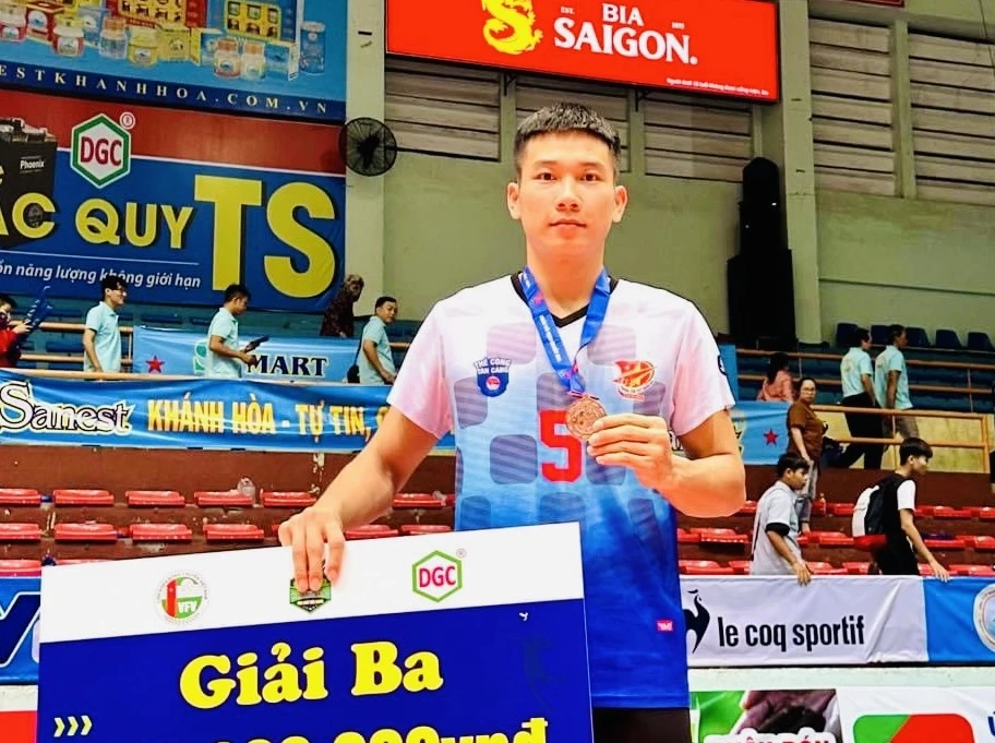 Nguyễn Văn Quốc Duy tiếp tục ký hợp đồng thi đấu cho Thể Công tại giải vô địch quốc gia năm 2024. Ảnh: QUỐC DUY