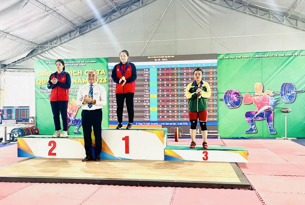Quàng Thị Tâm giành ngôi vô địch hạng 59kg nữ tại giải cử tạ vô địch quốc gia 2023. Ảnh: MINH MINH