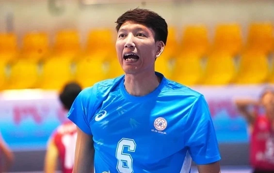 HLV Ngô Văn Kiều tham gia ban huấn luyện đội bóng chuyền nam Sanest Khánh Hòa từ mùa giải 2024. Ảnh: BCVN