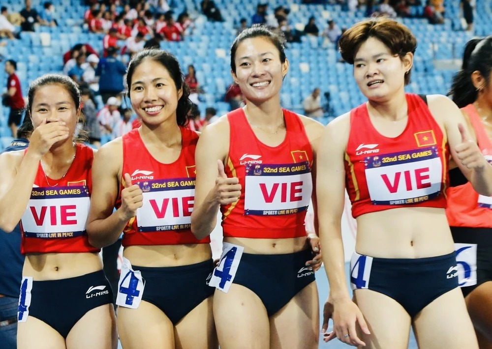 Lê Tú Chinh đã thi đấu tại SEA Games 32 và giành HCB tiếp sức 4x100m nữ cùng đội tuyển điền kinh Việt Nam. Ảnh: DŨNG PHƯƠNG