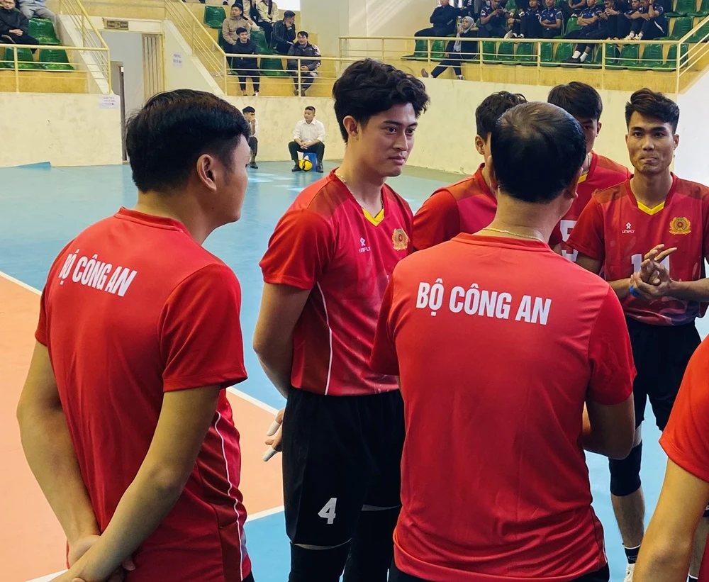 Chủ công Quản Trọng Nghĩa sẽ thi đấu cho Ninh Bình ở gia đoạn 1 giải bóng chuyền vô địch quốc gia 2024. Ảnh: MINH MINH 
