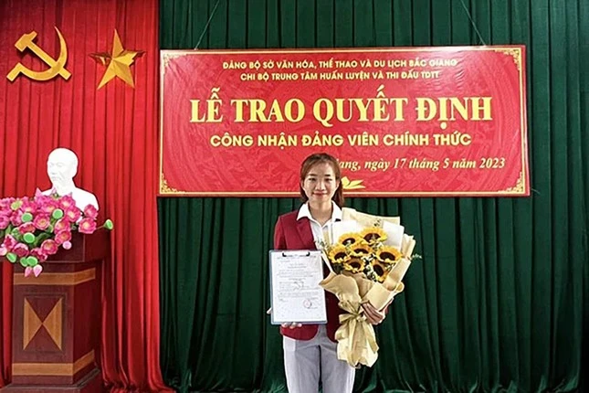 Tuyển thủ Nguyễn Thị Oanh đã là Đảng viên chính thức từ năm 2023. Ảnh: OANH NGUYỄN