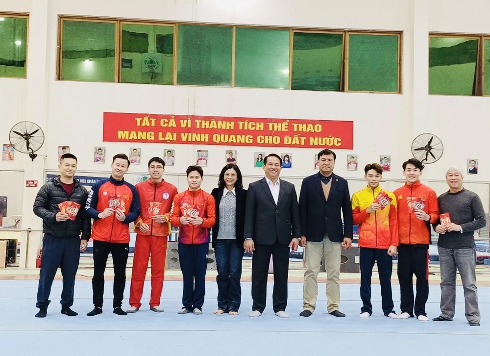 Cục trưởng Cục TDTT - ông Đặng Hà Việt đã gặp mặt động viên đội TDDC nam Việt Nam trước khi đi thi đấu quốc tế. Ảnh: T.SÂM