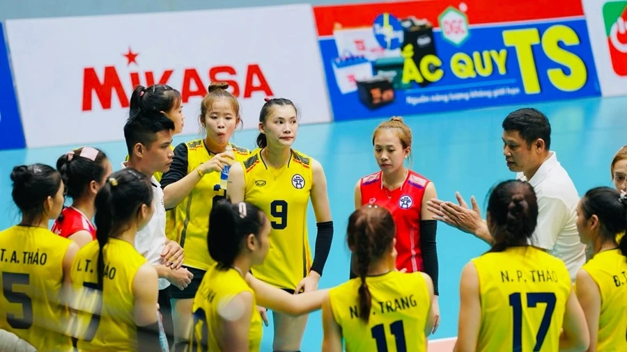 Đội bóng chuyền nữ Hà Nội là tân binh giải vô địch quốc gia 2024 nhưng có quyết tâm thi đấu hết khả năng dù không tăng cường ngoại binh. Ảnh: BCHN