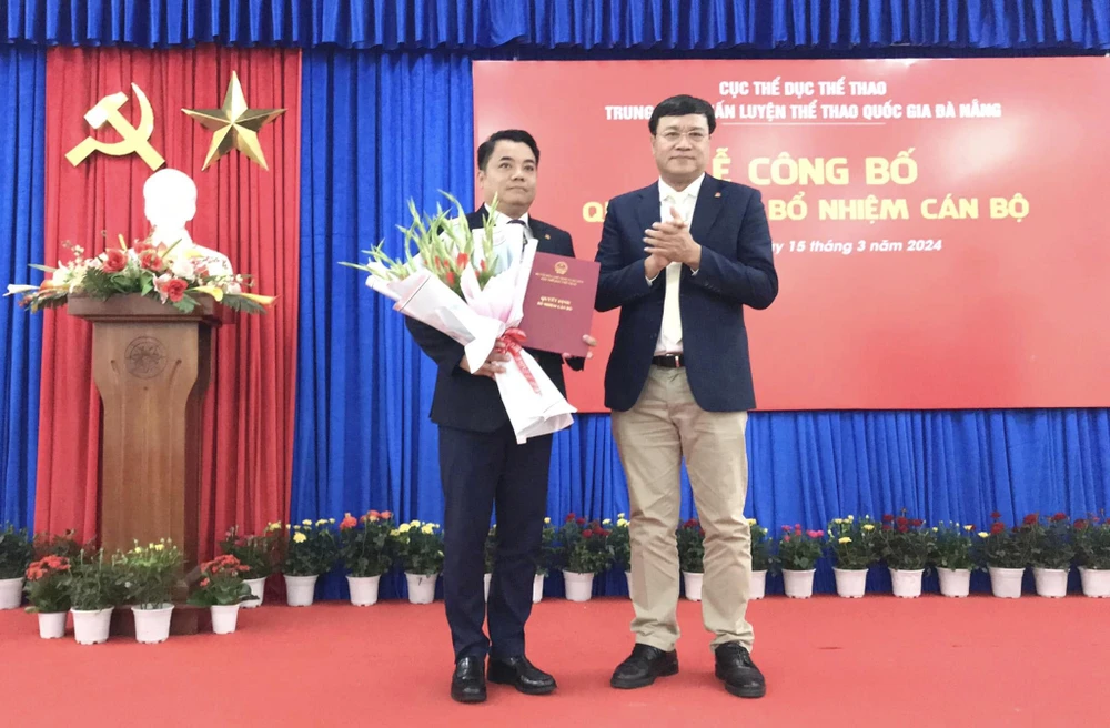 Ông Phạm Hoàng Tùng được nhận nhiệm vụ Giám đốc Trung tâm HLTTQG Đà Nẵng. Ảnh: CỤC TDTT