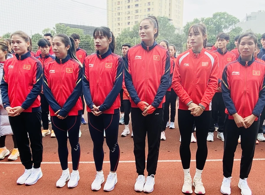 Tuyển thủ trọng điểm 400m nữ đang tập luyện tại TPHCM để hướng đến thi đấu giải vòng loại tính điểm tranh vé Olympic Paris (Pháp) 2024. Ảnh: MINH MINH
