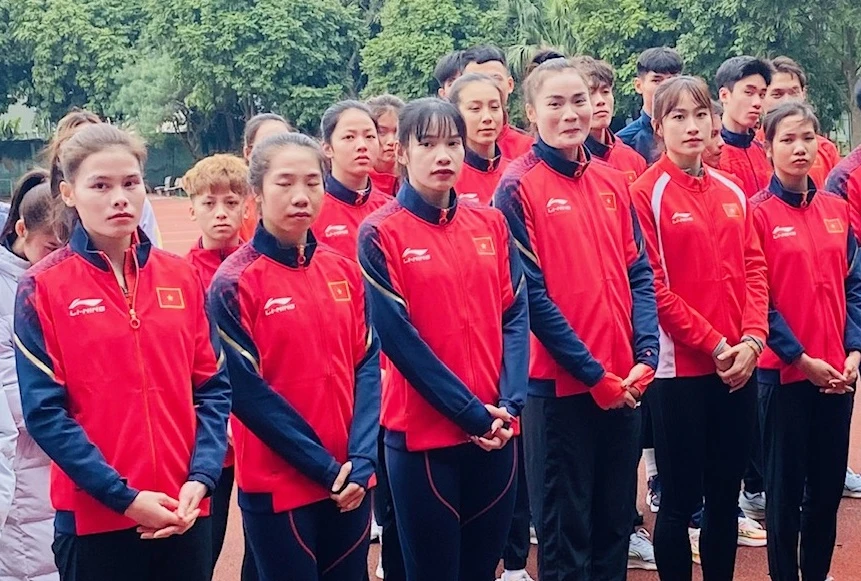 Các gương mặt của đội tiếp sức 4x400m nữ kết thúc tập huấn tại TPHCM và trở về Hà Nội. Ảnh: MINH MINH