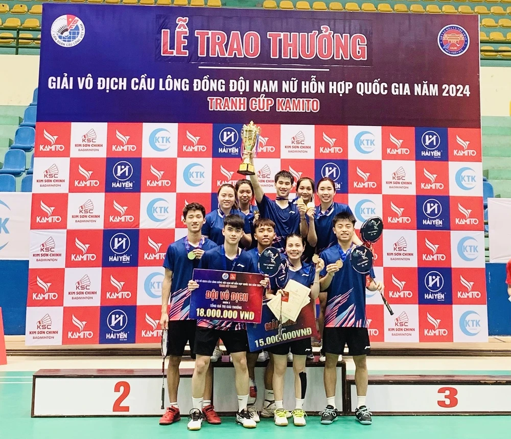 Các tay vợt của Bắc Giang đã lên ngôi vô địch giải năm nay. Ảnh: MINH MINH