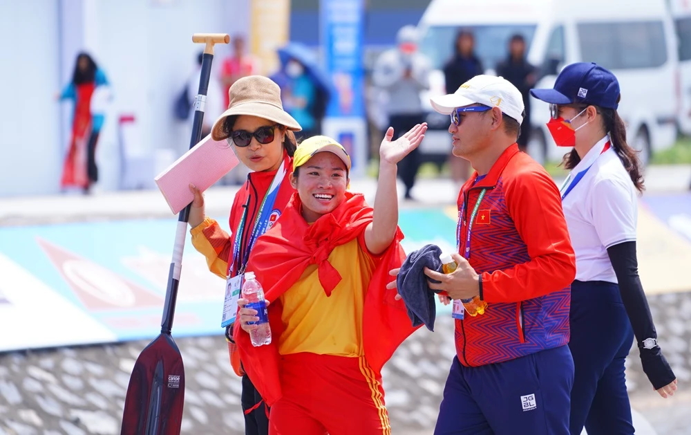 Nguyễn Thị Hương: Cô gái vàng Olympic canoeing nhưng biết đấu vật, đẩy gậy và chèo thuyền rồng- Ảnh 1.