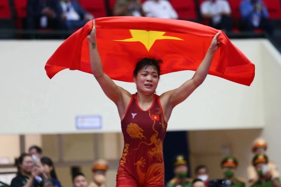 Tuyển thủ Nguyễn Thị Xuân của đội tuyển vật Việt Nam đang chuẩn bị để dự lượt tiếp theo của giải vòng loại Olympic. Ảnh: ĐOÀN TTVN