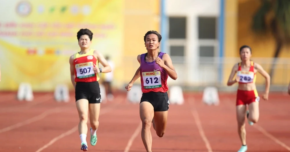 Trần Thị Nhi Yến giành HCB 100m giải điền kinh trẻ châu Á 2024- Ảnh 1.