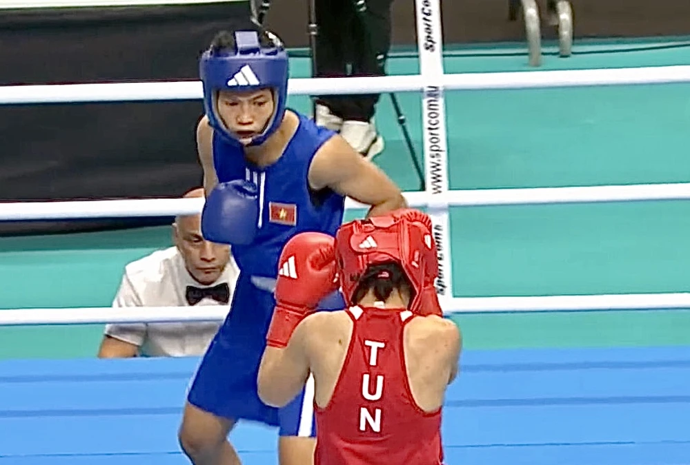 Kim Ánh (xanh) đang là gương mặt được boxing Việt Nam tập luyện kỹ lưỡng nhất hướng tới thi đấu Olympic 2024. Ảnh: IBA