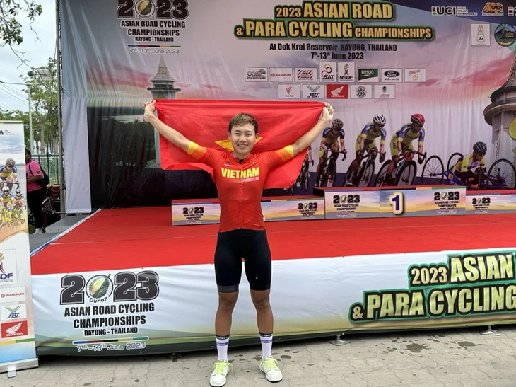 Cua-rơ Nguyễn Thị Thật là người giành suất chính thức đầu tiên cho thể thao Việt Nam trong hành trình tới Olympic 2024. Ảnh: UCI