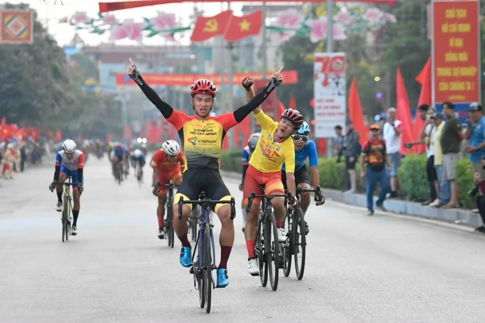 Xe đạp đường trường nam Việt Nam bắt đầu chuẩn bị cho kế hoạch dài hơi để chinh phục SEA Games 33 năm sau. Ảnh: TUẤN VŨ