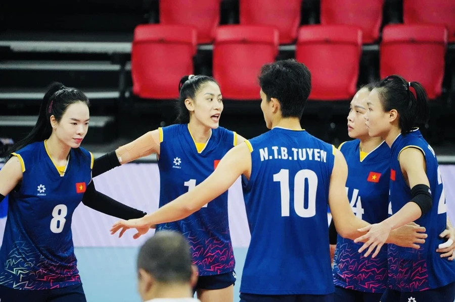Đội tuyển bóng chuyền nữ Việt Nam sẽ gặp Kazakhstan trong trận cuối để bảo vệ ngôi vô địch. Ảnh: VFV