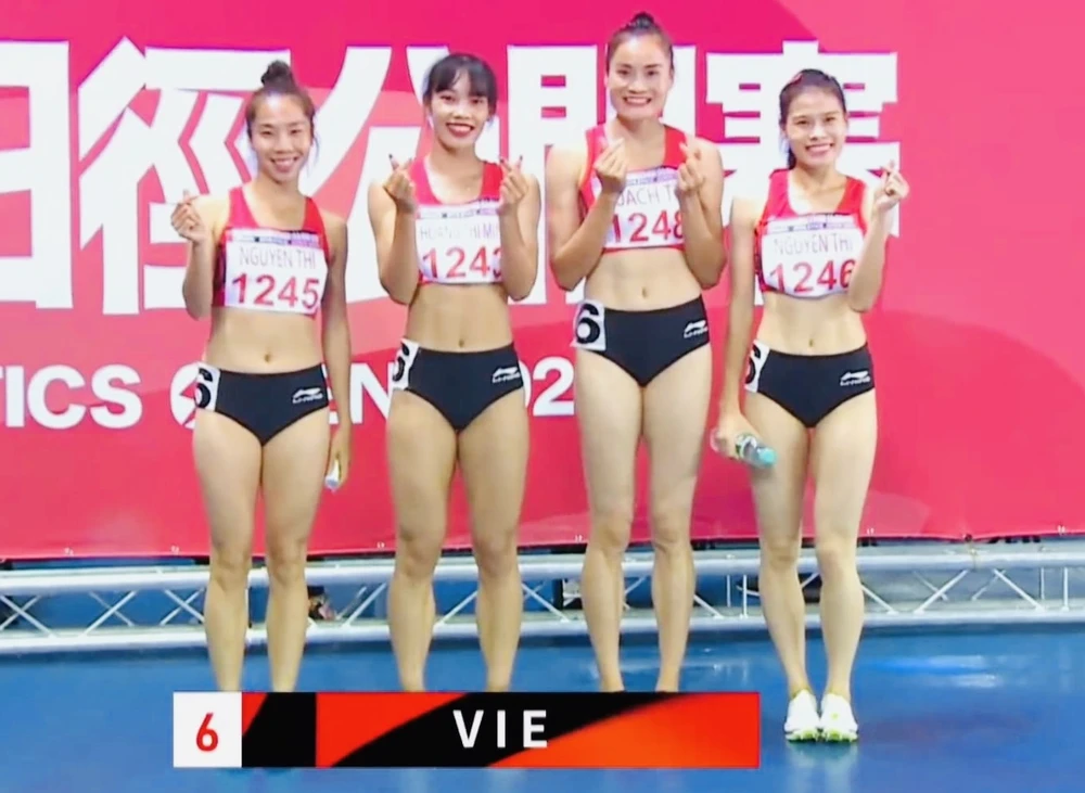 Các tuyển thủ tiếp sức 4x400m nữ của Việt Nam giành HCV ở giải tại Đài Bắc Trung Hoa. Ảnh: BTC