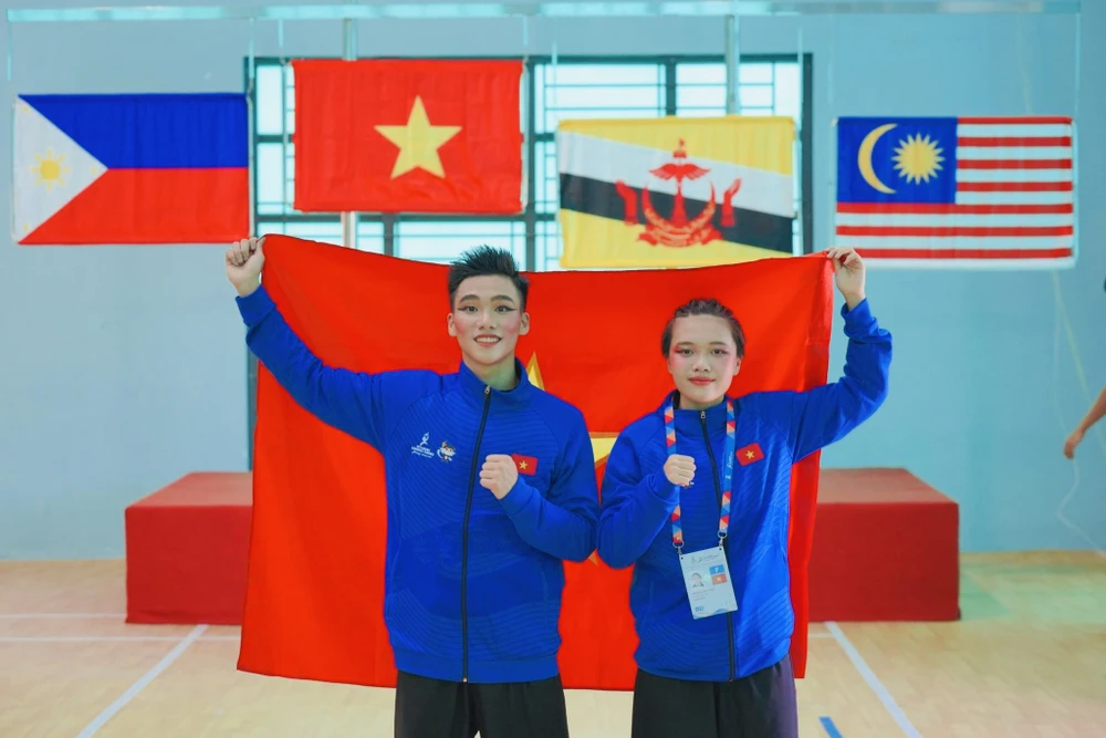 Hai tuyển thủ pencak silat của thể thao học sinh Việt Nam giành các tấm HCV đầu tiên ở môn này tại ASG 2024. Ảnh: ASG2024