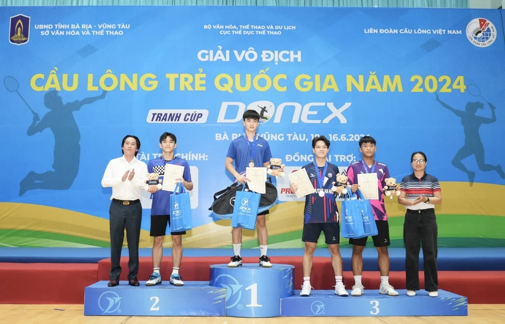 Tay vợt Trần Quốc Khánh vô địch nội dung đơn nam. Ảnh: NGUYỄN LINH