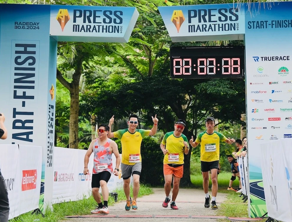 Các nhà báo, phóng viên, biên tập viên tham gia giải Press Marathon 2024. Ảnh: BTC