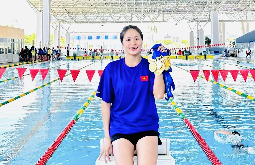 Tuyển thủ Mỹ Tiên sẽ thi đấu giải bơi vô địch trẻ quốc gia 2024 tại Đà Nẵng. Ảnh: ỐC TIÊU