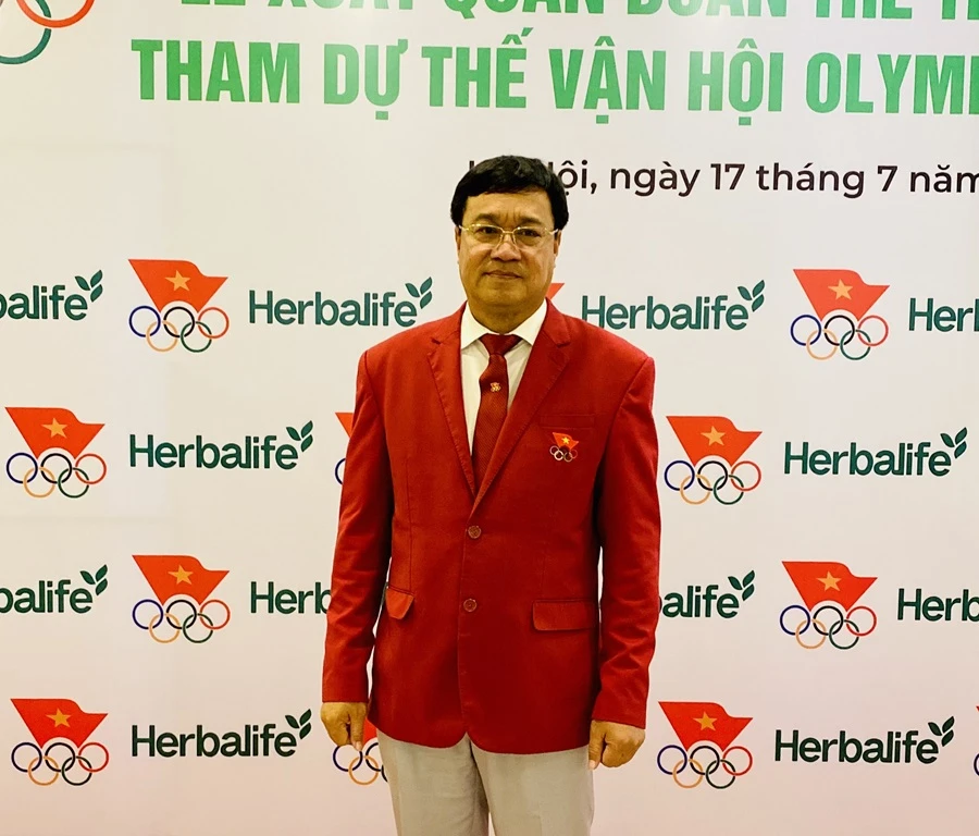 Trưởng đoàn thể thao Việt Nam Đặng Hà Việt lên đường đi Pháp dự Olympic 2024. Ảnh: MINH MINH