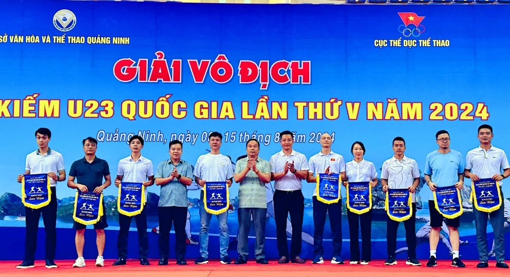 Các đơn vị góp mặt giải đấu kiếm U23 vô địch quốc gia 2024. Ảnh: HÀ PHONG 