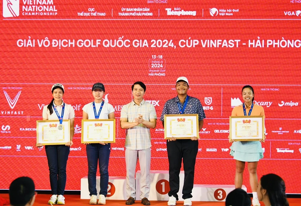 Hai golf thủ có ngôi vô địch quốc gia 2024. Ảnh: NHƯ Ý