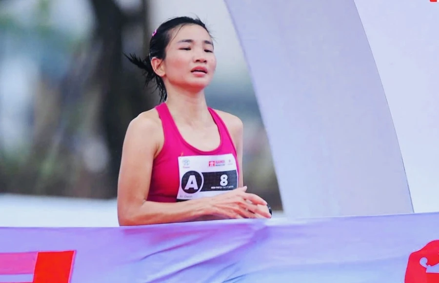 Nguyễn Thị Oanh đã có kỷ lục quốc gia marathon-42km cho mình. Ảnh: BTC