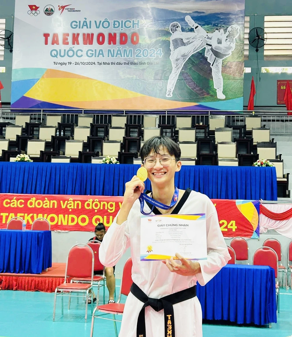 Võ sỹ Phạm Đăng Quang giành HCV cho taekwondo TPHCM ở giải vô địch quốc gia 2024. Ảnh: Đ.QUANG