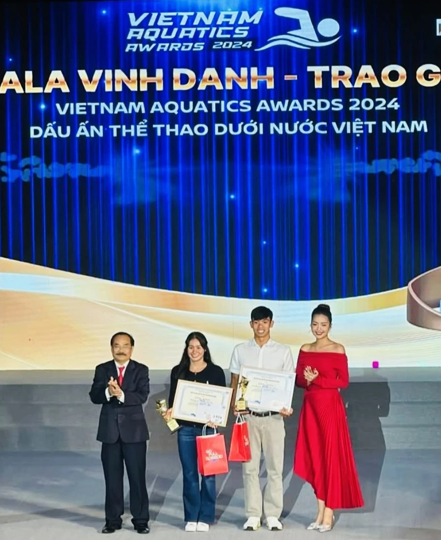 Nguyễn Huy Hoàng và Võ Thị Mỹ Tiên đã được vinh danh ở hạng mục cao nhất môn bơi. Ảnh: VASA