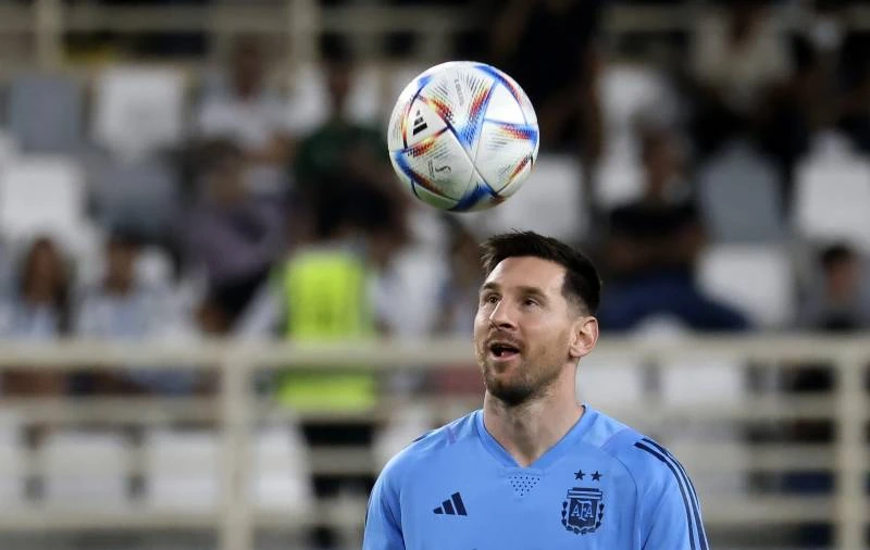 Messi tập luyện tại UAE