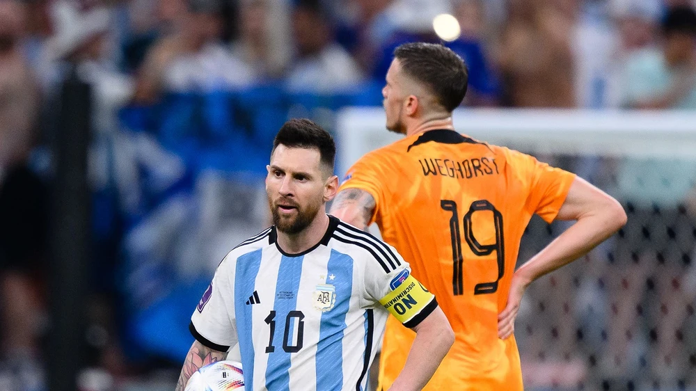 Lời chửi mắng Messi dành cho Weghorst trở thành hiện tượng tại Argentina