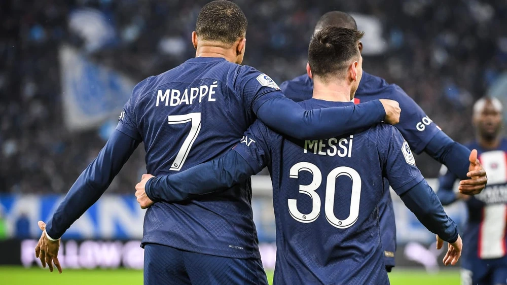 Mbappe "chưa thân lắm" với Messi?