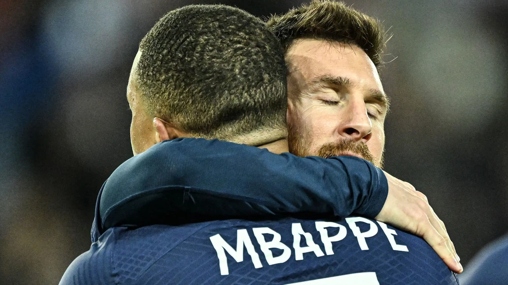 Messi ăn mừng cảm xúc cùng Mbappe