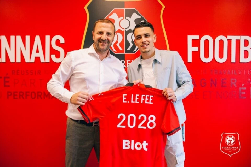 Enzo Le Fee từ chối PSG để khoác áo Rennes