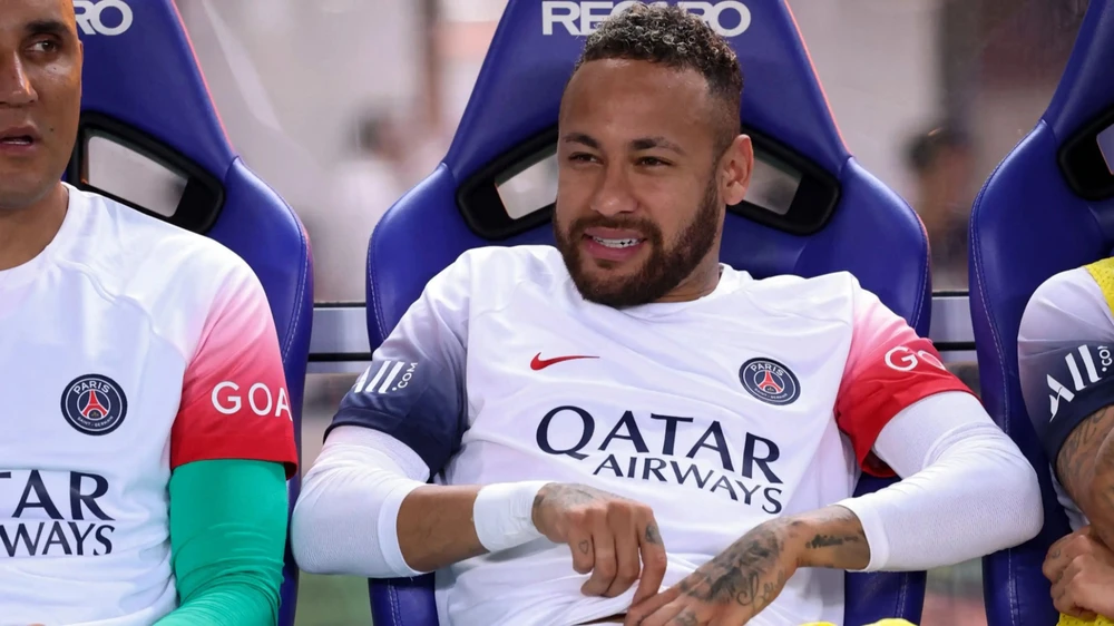 Neymar cười nhạt nhìn PSG thất bại