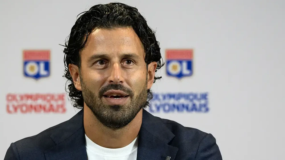 Lyon không trả tiền bồi thường cho cựu HLV Fabio Grosso?
