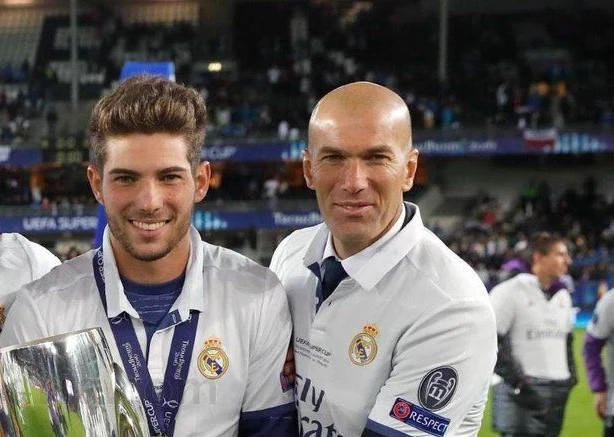 Luca Zidane bên cạnh cha, Zinedine Zidane